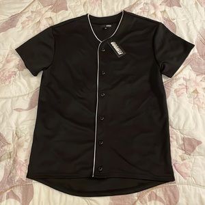 Elwood Black Button Down Short Sleeve Shirt in Size M